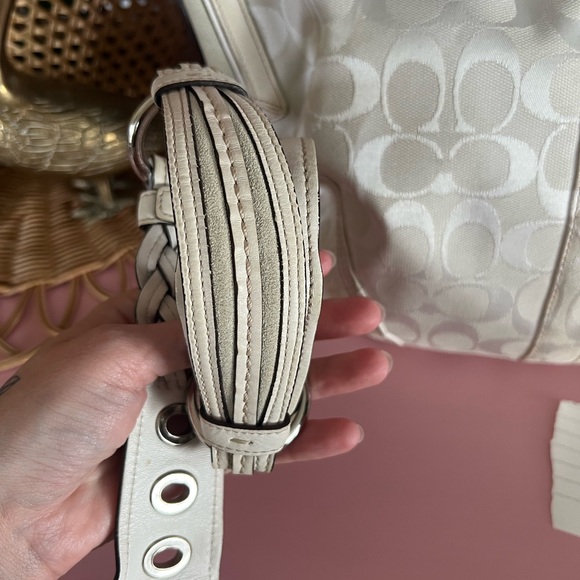 Coach white fabric shoulder bag - Picture 3 of 10